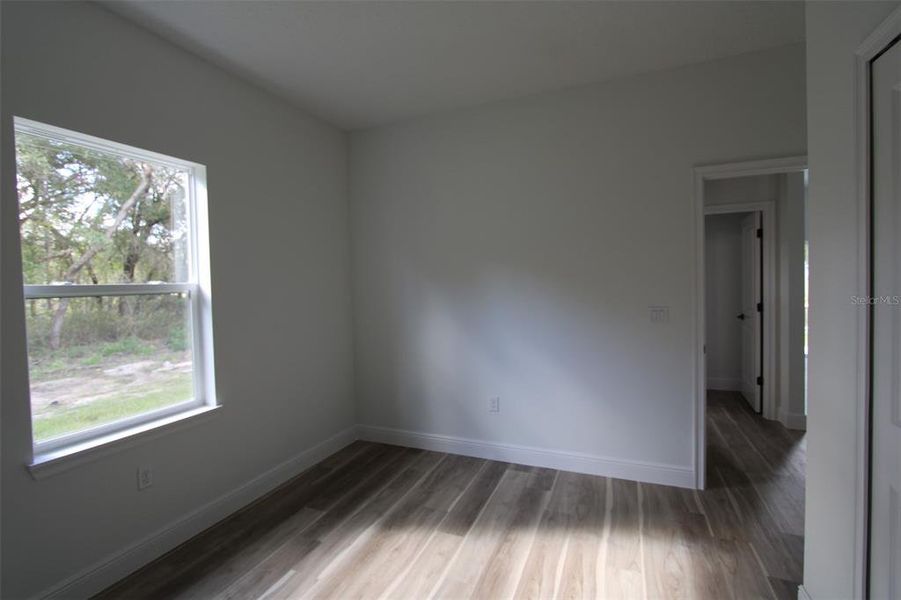 Spacious, unfurnished interior of a new home in , Citrus Springs (Image 16).