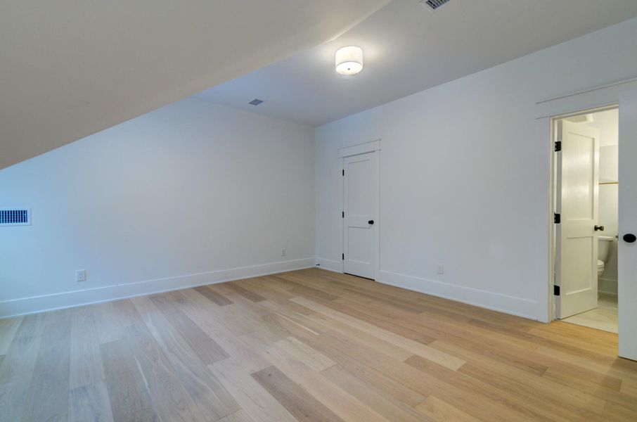 Spacious, unfurnished interior of a new home in , Hollywood (Image 18).