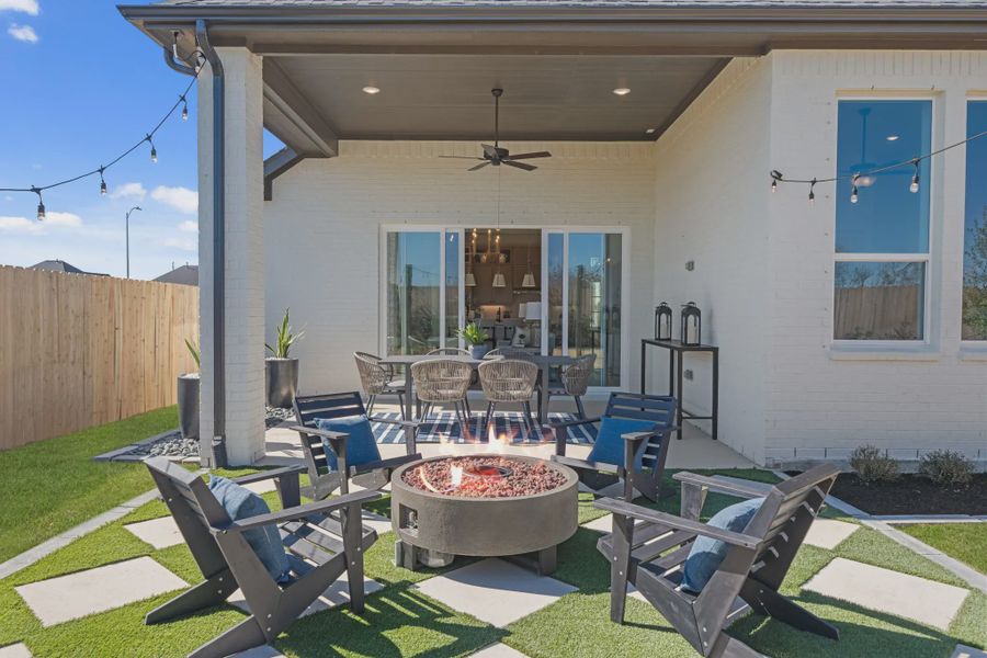 Representative exterior details of a home built from the Hampton by Chesmar Homes in Meridiana 50's and 60's, Manvel (Image 28).