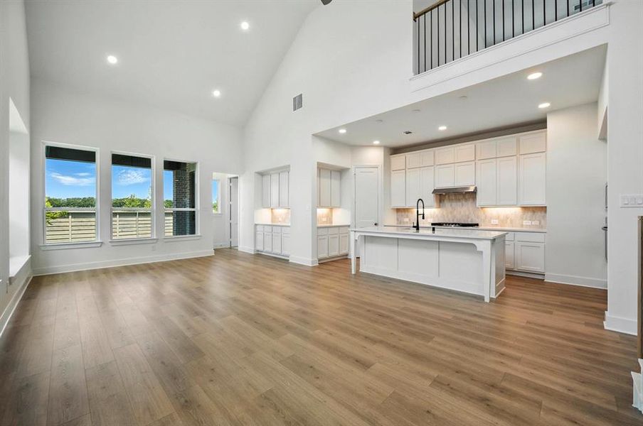 Spacious, unfurnished interior of a new home in Treeline, Justin (Image 26).