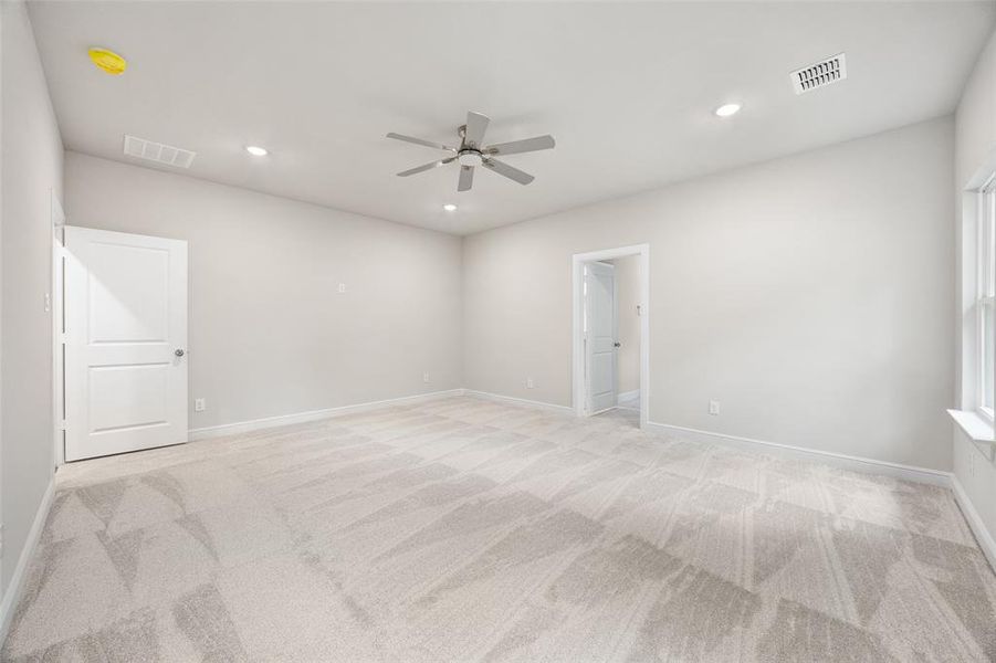 Spacious, unfurnished interior of a new home in , Fort Worth (Image 20).