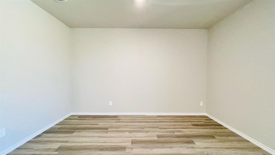 Spacious, unfurnished interior of a new home in Sunnycreek, Fort Worth (Image 9).