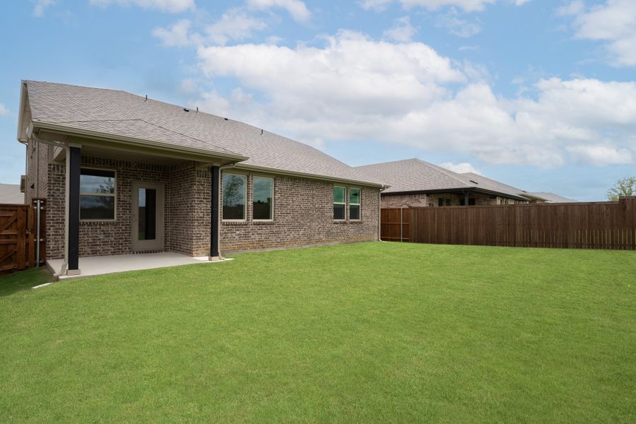 Exterior details and patio area of a home in Chalk Hill, Celina (Image 2).