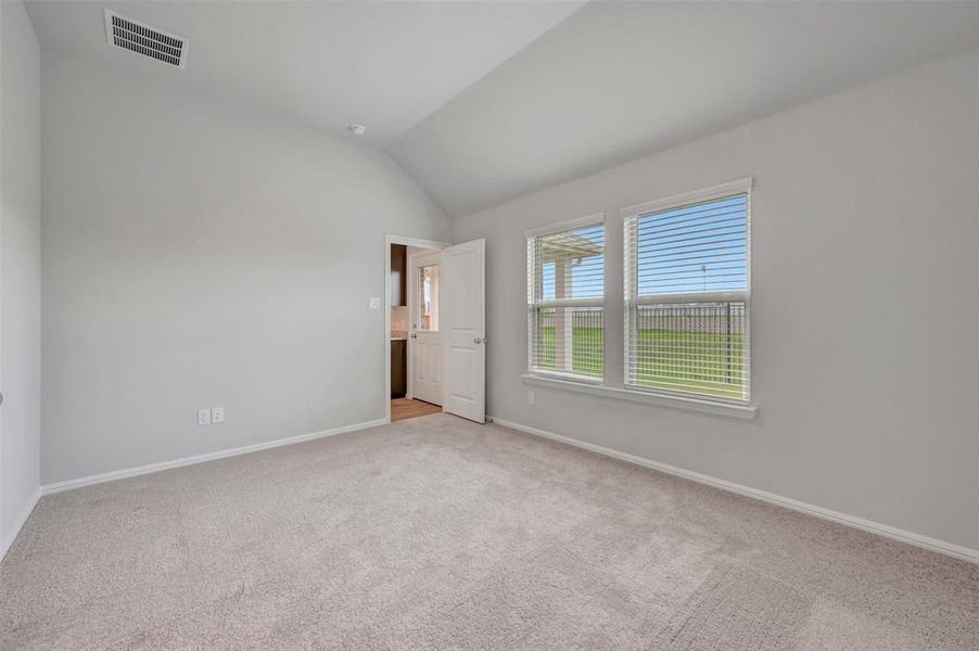 Spacious, unfurnished interior of a new home in Lane Ranch, Sanger (Image 18).