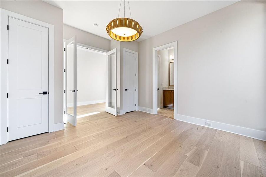 Spacious, unfurnished interior of a new home in , Alpharetta (Image 40).