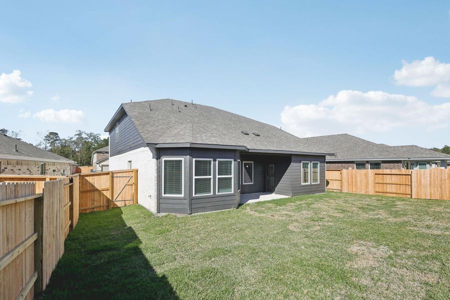 Exterior details and patio area of a home in Stewart's Ranch, Conroe (Image 22).