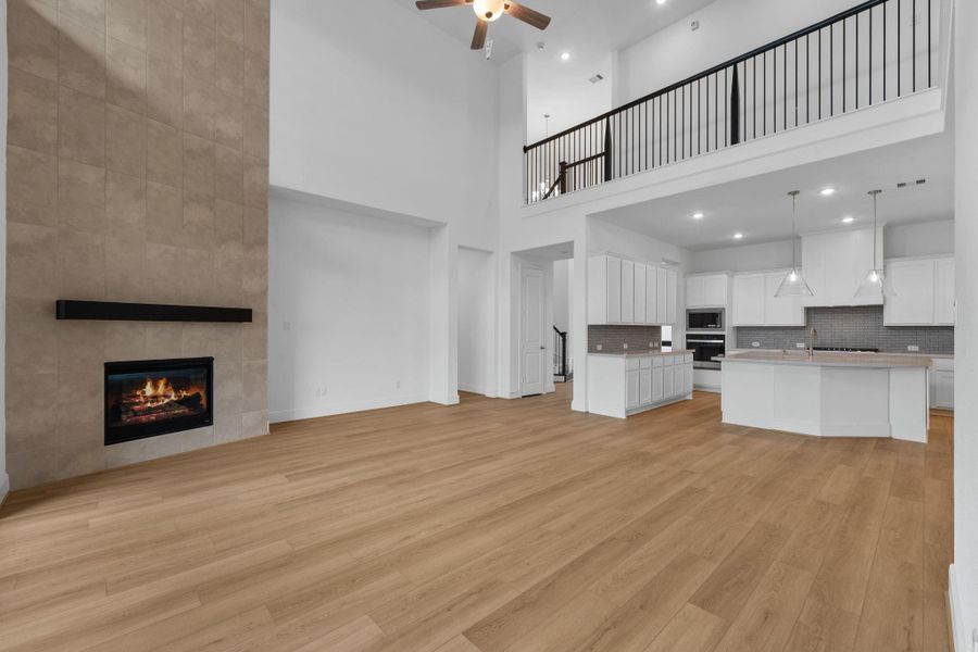 Spacious, unfurnished interior of a new home in Dunham Pointe 70', Cypress (Image 24).