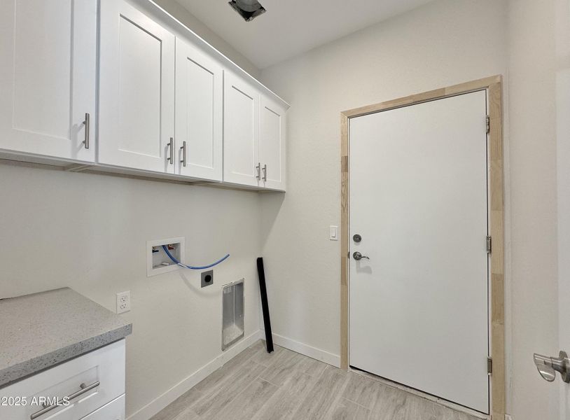 Indoor utility room w/cabinets