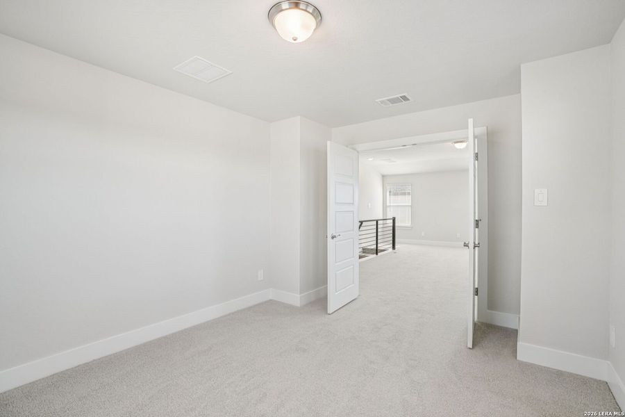 Spacious, unfurnished interior of a new home in Carmel Ranch, Schertz (Image 27).