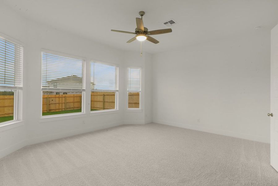 Spacious, unfurnished interior of a new home in Highland Village, Georgetown (Image 11).