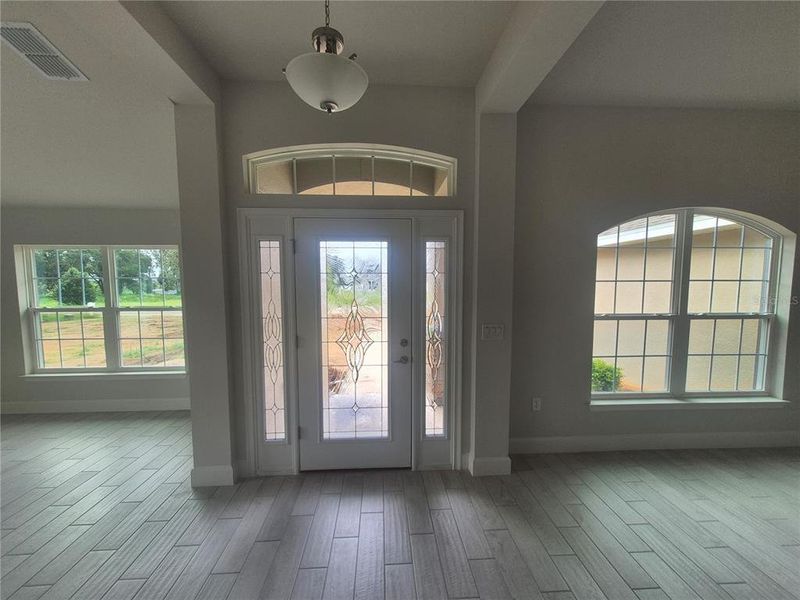 Spacious, unfurnished interior of a new home in Hill Country Estates, Dade City (Image 18).