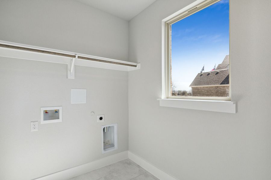 Spacious, unfurnished interior of a new home in Dove Hollow, Waxahachie (Image 20). Spacious, unfurnished interior of a new home in Dove Hollow, Waxahachie (Image 20).