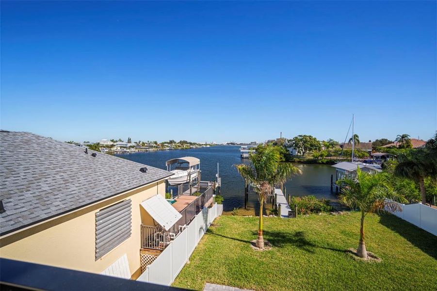 Exterior details and patio area of a home in , Apollo Beach (Image 27).