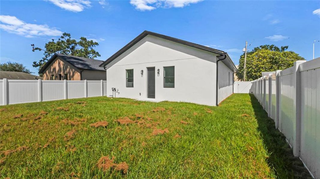 Exterior details and patio area of a home in , Tampa (Image 22).