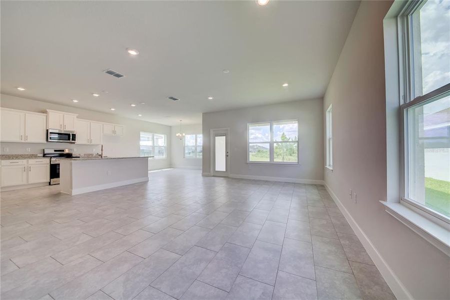 Spacious, unfurnished interior of a new home in Aviary at Rutland Ranch, Parrish (Image 19).