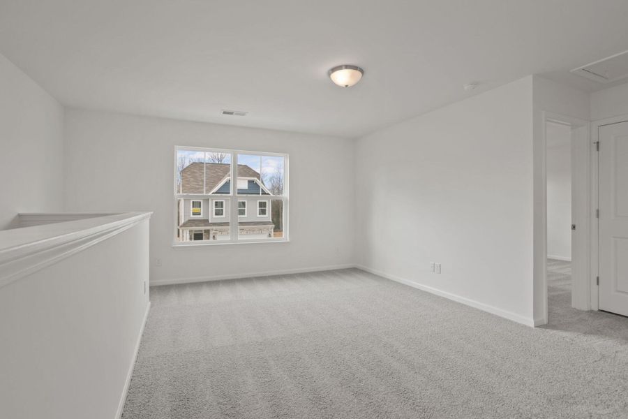 Spacious, unfurnished interior of a new home in Bellevue, Greenville (Image 20).