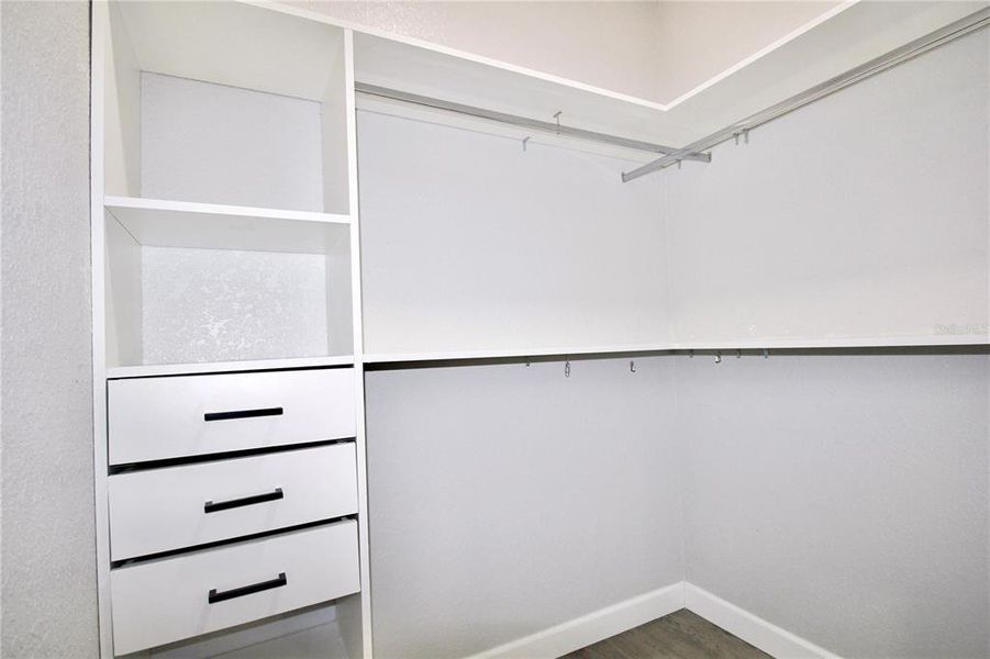 Spacious, unfurnished interior of a new home in , Sebring (Image 24).