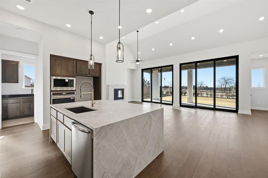 Furnished interior view inside a new home in Ridge Crossing, Waxahachie (Image 8). Furnished interior view inside a new home in Ridge Crossing, Waxahachie (Image 8).