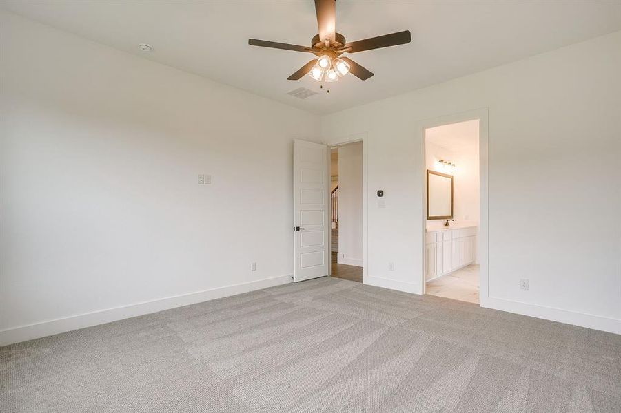 Spacious, unfurnished interior of a new home in Talon Hills, Fort Worth (Image 34).