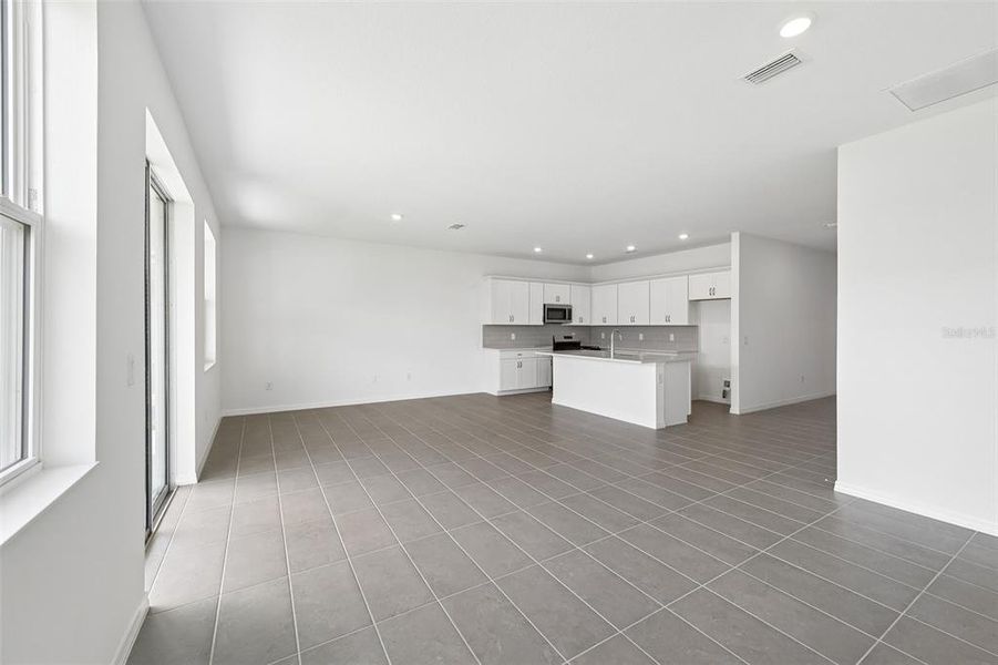 Spacious, unfurnished interior of a new home in Coasterra, Palmetto (Image 12). Spacious, unfurnished interior of a new home in Coasterra, Palmetto (Image 12).