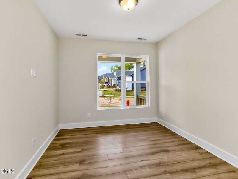 004-1280x960-front-bedroom 004-1280x960-front-bedroom