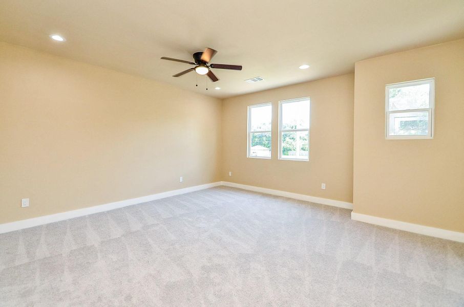 Spacious, unfurnished interior of a new home in , Sugar Land (Image 31).