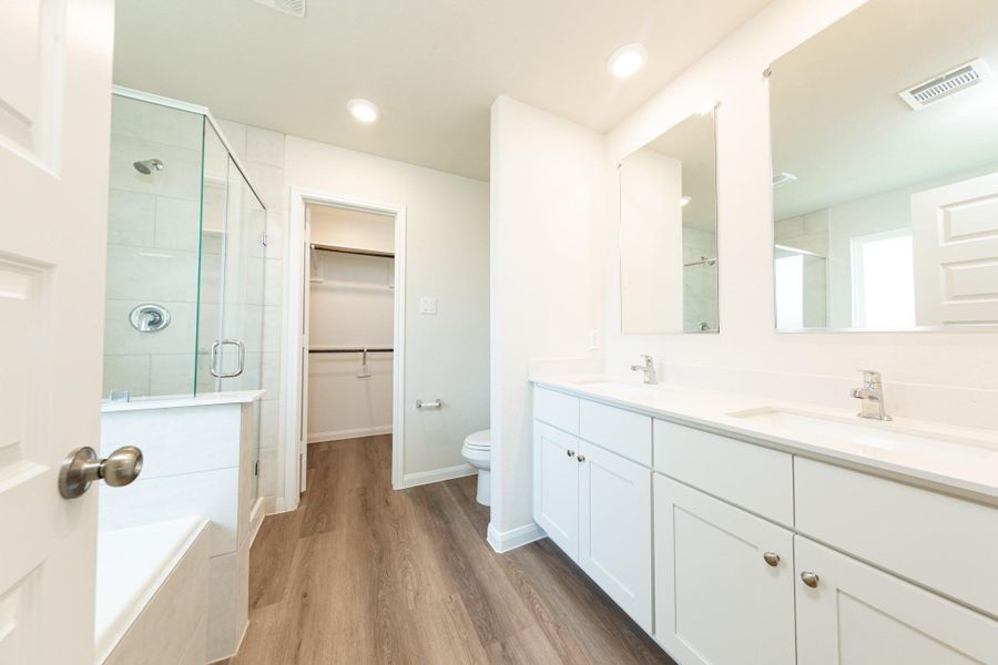 Furnished interior view inside a new home in Townsend Reserve, Splendora (Image 7).