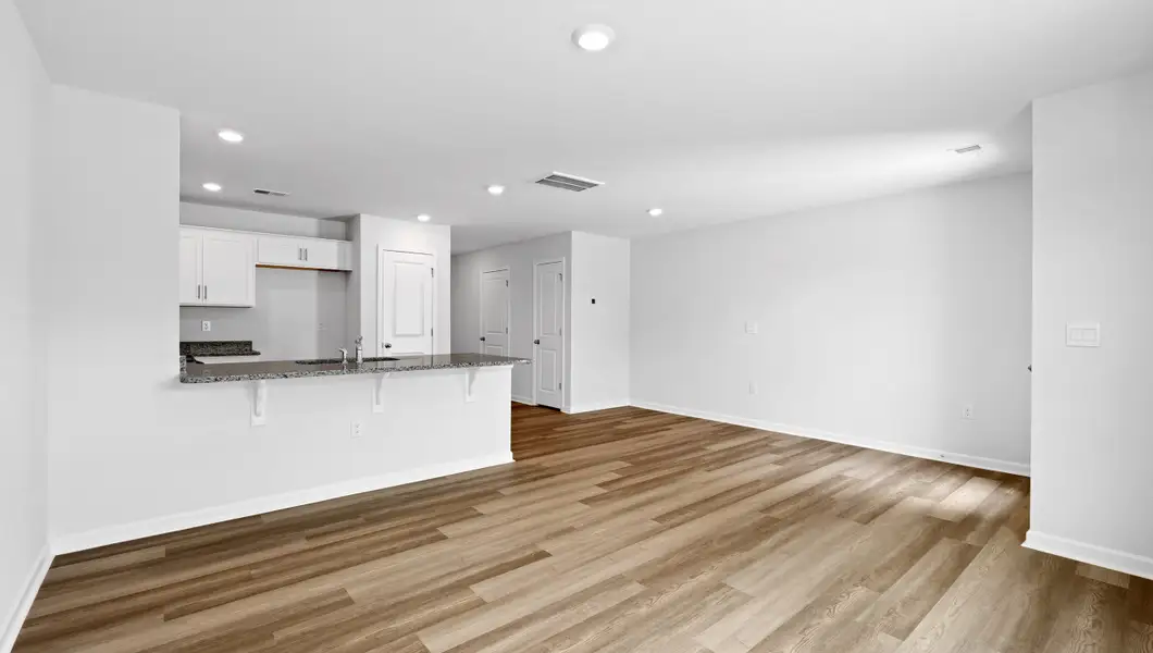 Spacious, unfurnished interior of a new home in Tanglewood Townes, Greenville (Image 13).