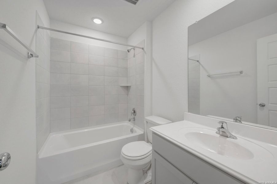 Furnished interior view inside a new home in Park Place, New Braunfels (Image 3).