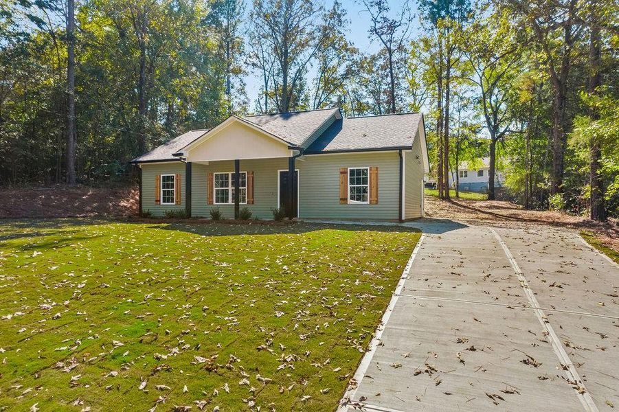 Front exterior of a new home in , Cedartown, GA, highlighting curb appeal (Image 21). Front exterior of a new home in , Cedartown, GA, highlighting curb appeal (Image 21).
