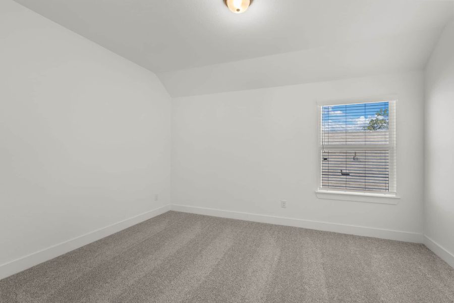 Spacious, unfurnished interior of a new home in Wood Leaf Reserve, Tomball (Image 35).