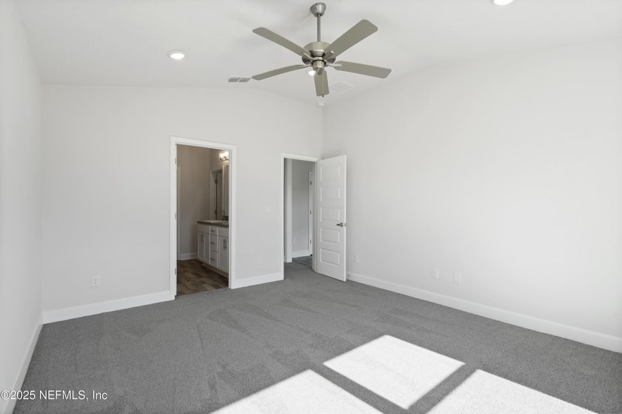 Spacious, unfurnished interior of a new home in Summerglen, Jacksonville (Image 15).