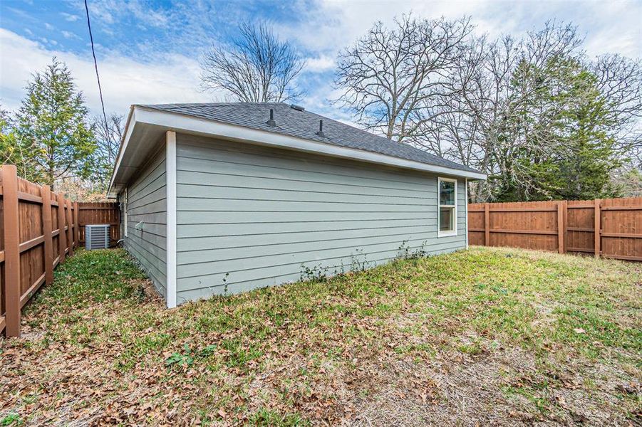 Exterior details and patio area of a home in , Mabank (Image 19).