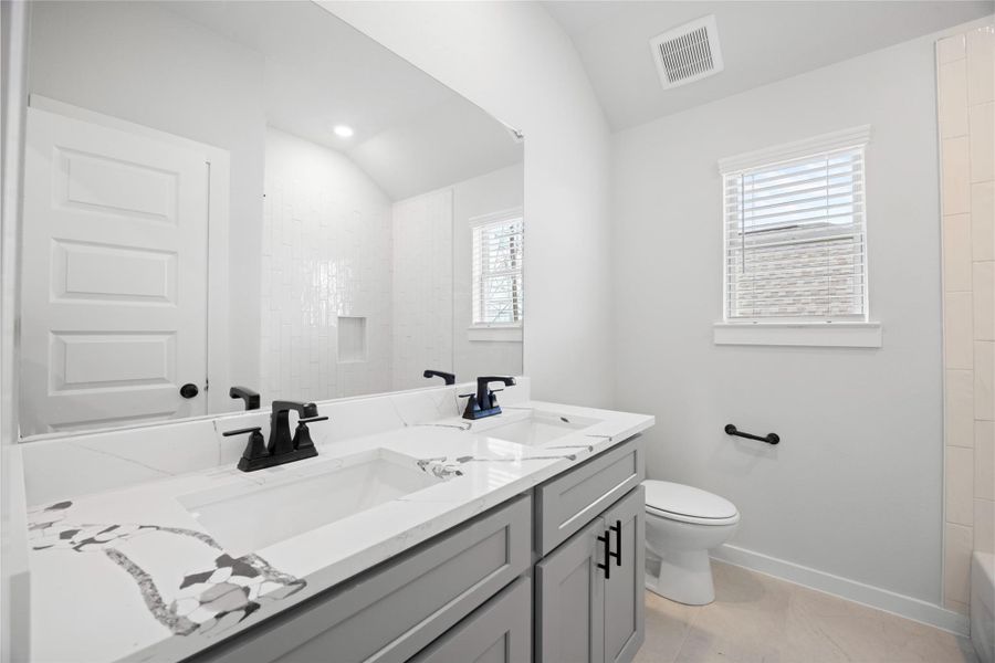 Furnished interior view inside a new home in Kendall Lakes, Alvin (Image 14). Furnished interior view inside a new home in Kendall Lakes, Alvin (Image 14).