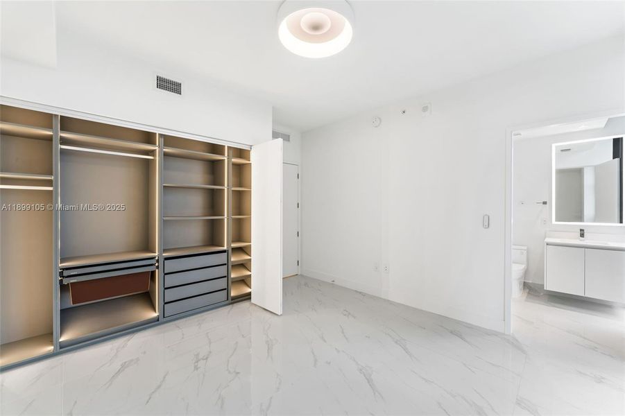 Spacious, unfurnished interior of a new home in , Miami (Image 21).