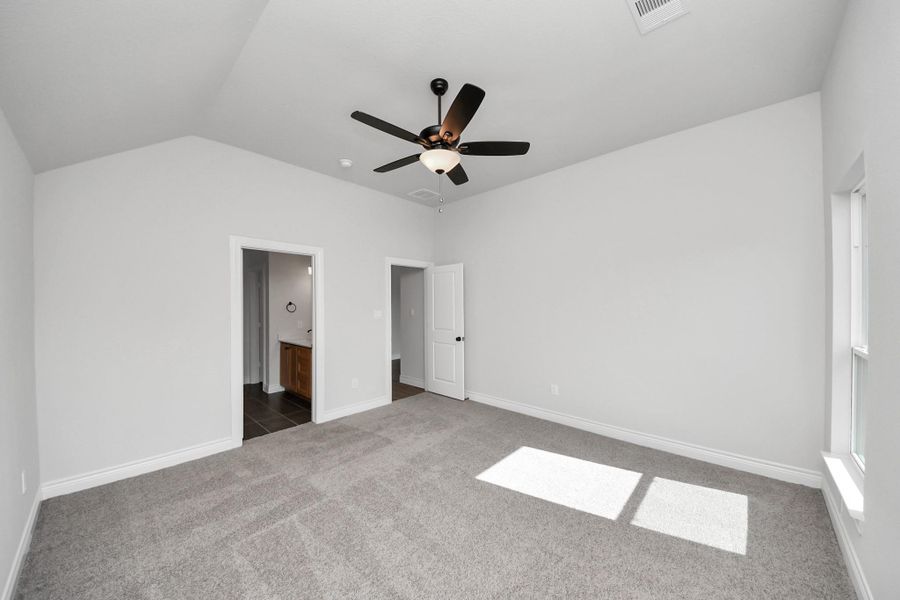 Spacious, unfurnished interior of a new home in Lexington Heights, Willis (Image 37).