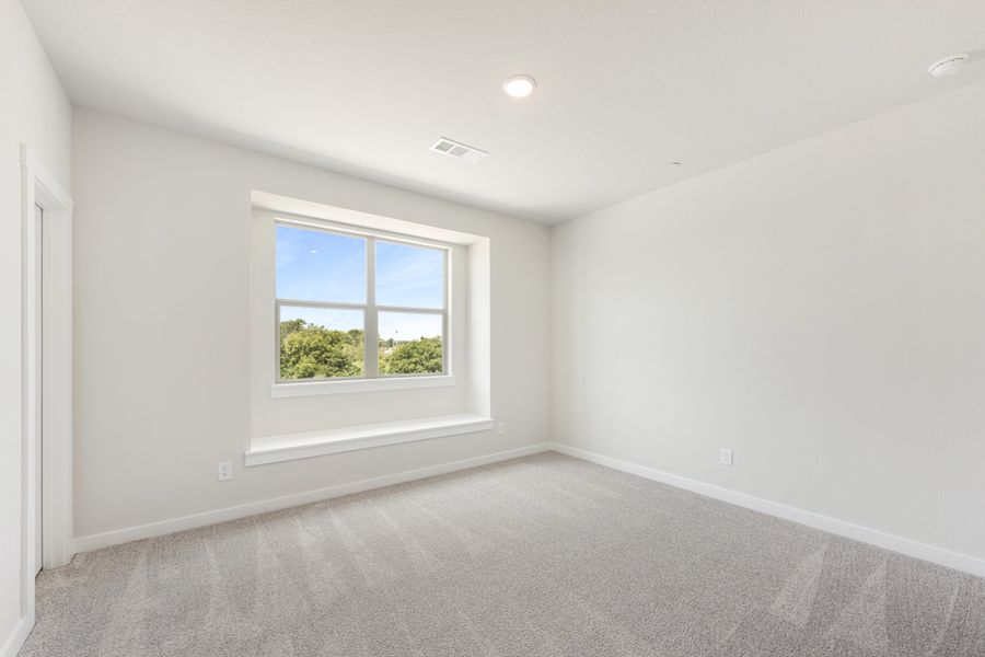 Spacious, unfurnished interior of a new home in Cottonwood Creek, Rowlett (Image 41).