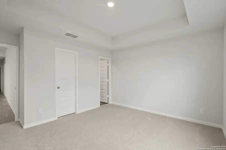 Spacious, unfurnished interior of a new home in Dauer Ranch, New Braunfels (Image 11). Spacious, unfurnished interior of a new home in Dauer Ranch, New Braunfels (Image 11).