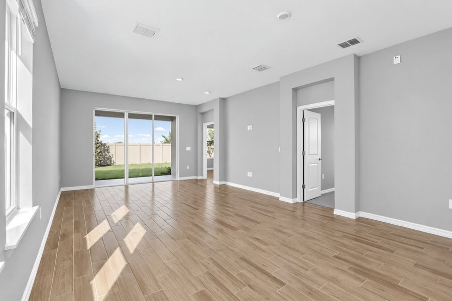 Spacious, unfurnished interior of a new home in Lochside, Mount Dora (Image 26).