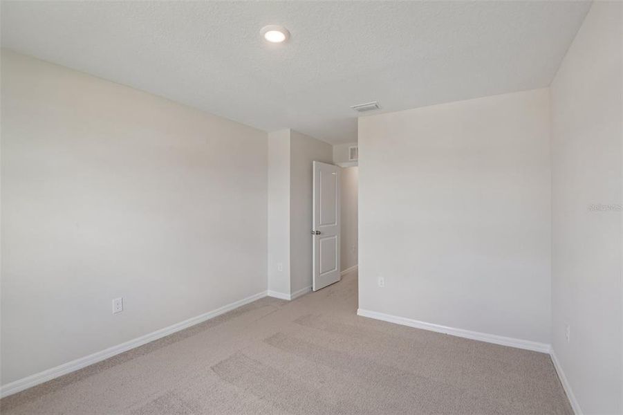 Spacious, unfurnished interior of a new home in Pasadena Ridge, Dade City (Image 24).