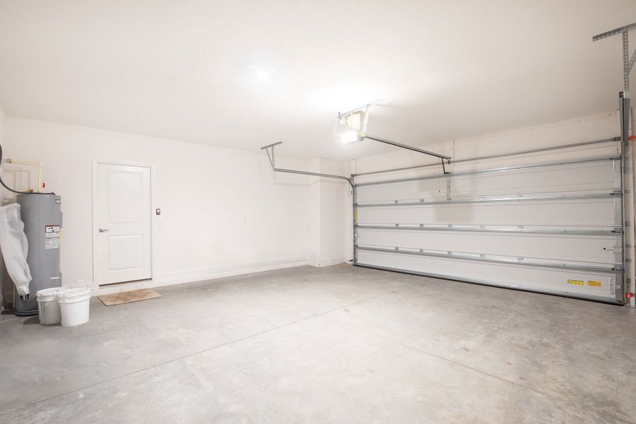 Representative unfurnished interior of a home built from the Carlisle by Maronda Homes in Benton Hills, Brooksville (Image 21).