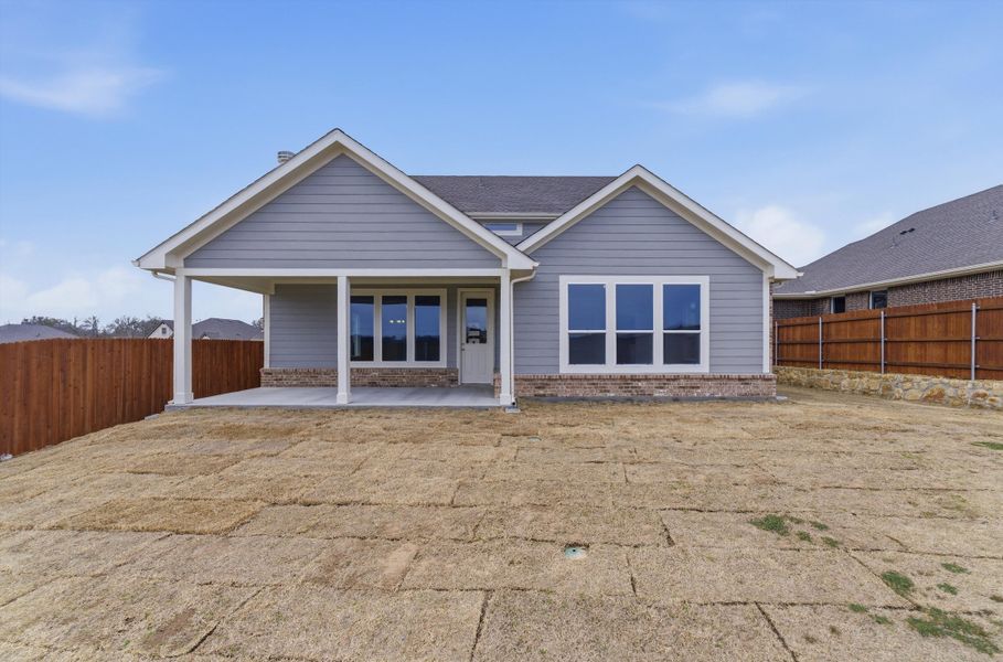 Exterior details and patio area of a home in Waterford Park, Weatherford (Image 19).