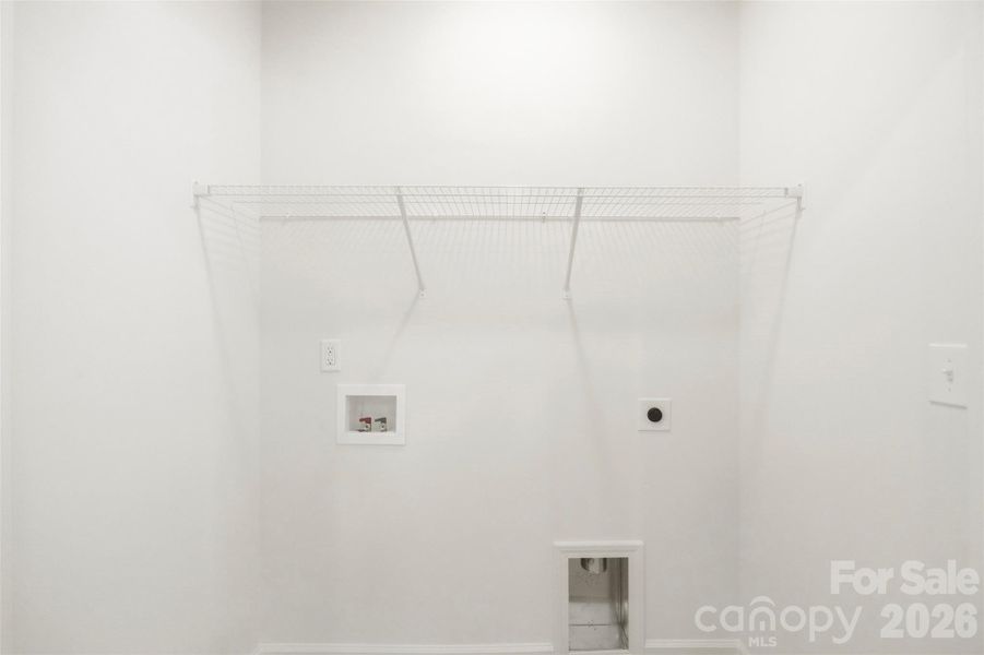 Spacious, unfurnished interior of a new home in , Kings Mountain (Image 25).