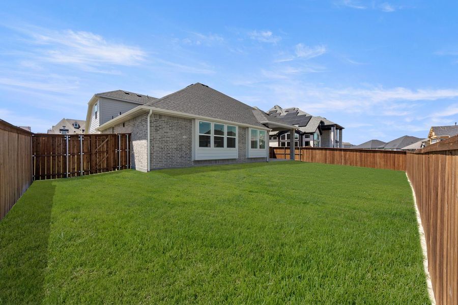 Exterior details and patio area of a home in Somerset Park, Rockwall (Image 3).