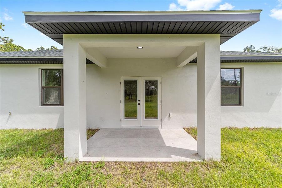 Exterior details and patio area of a home in , Ocala (Image 23).