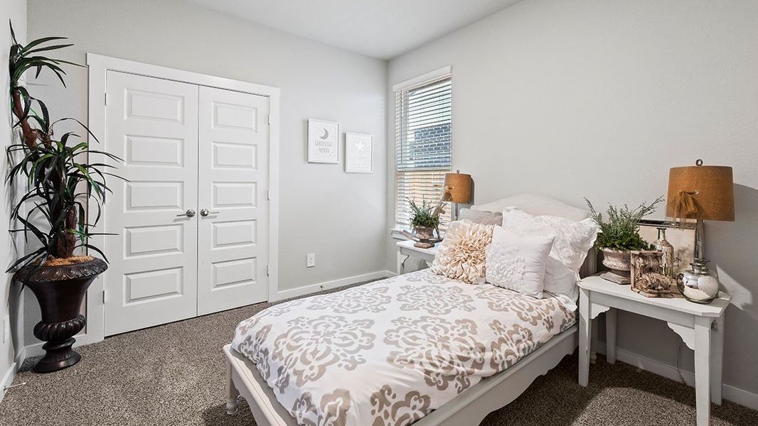 Representative furnished interior of a home built from the Lorenzo by D.R. Horton in Davis Harbor, League City (Image 17).