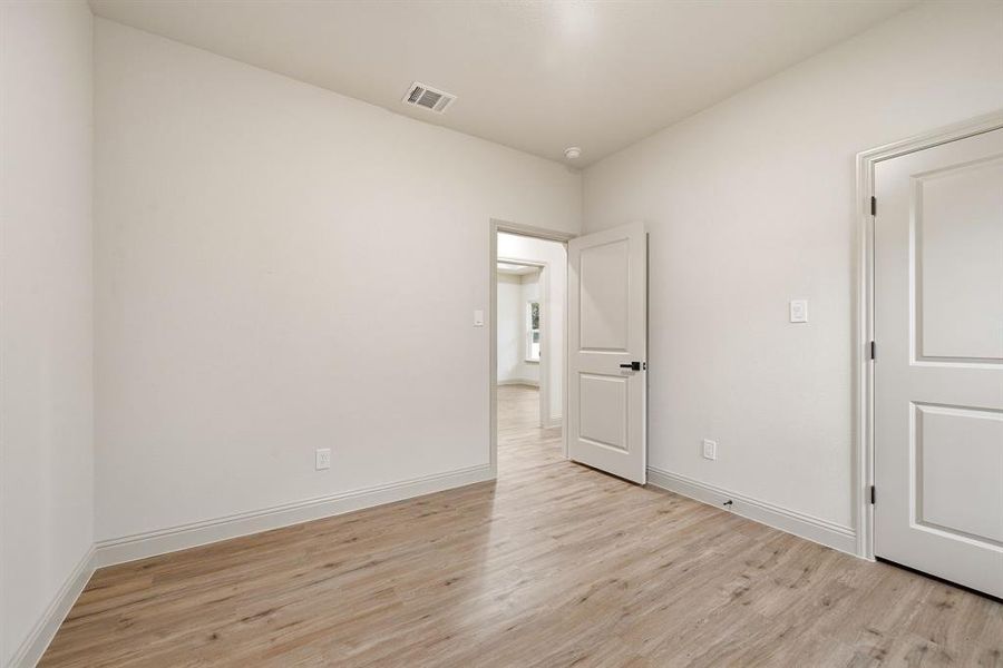 Spacious, unfurnished interior of a new home in , Granbury (Image 24).