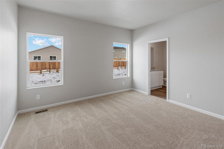Spacious, unfurnished interior of a new home in Cottonwood Greens, Fort Lupton (Image 10).