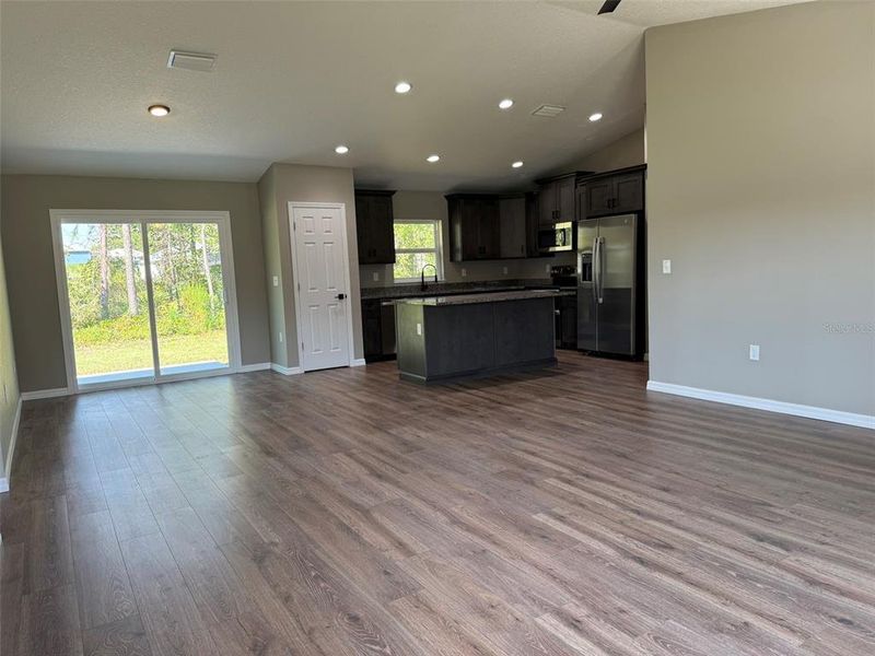 Spacious, unfurnished interior of a new home in , Ocala (Image 15).
