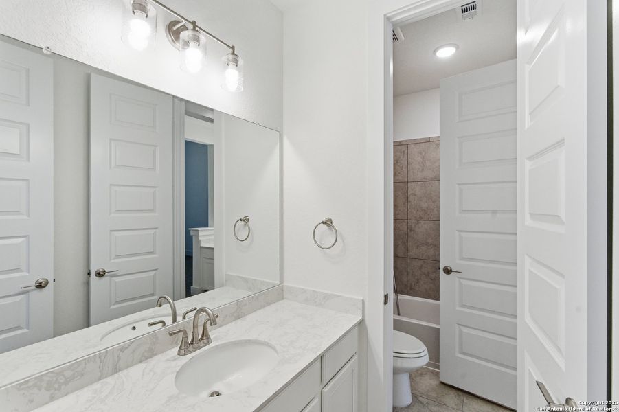 Furnished interior view inside a new home in Mesa Western, Cibolo (Image 15).